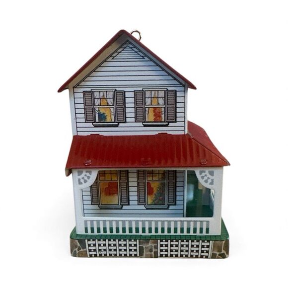 1999 Christmas Ornament Hallmark Farm House Town and Country Series No 1 w/ Bow - Picture 6 of 7